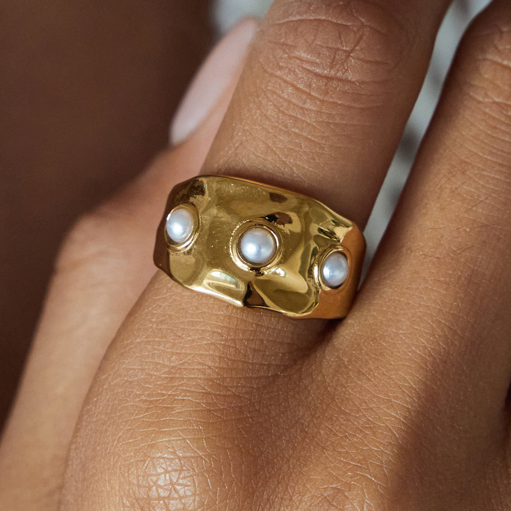 Refined And Elegant 18K Steel Ring With A Pearl Versatile Stainless Steel Jewelry