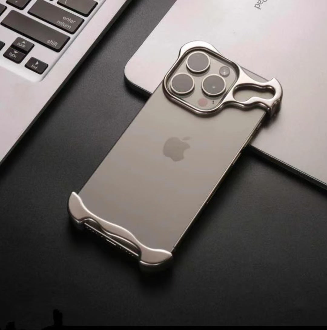 Irregular-shaped metal corner pads