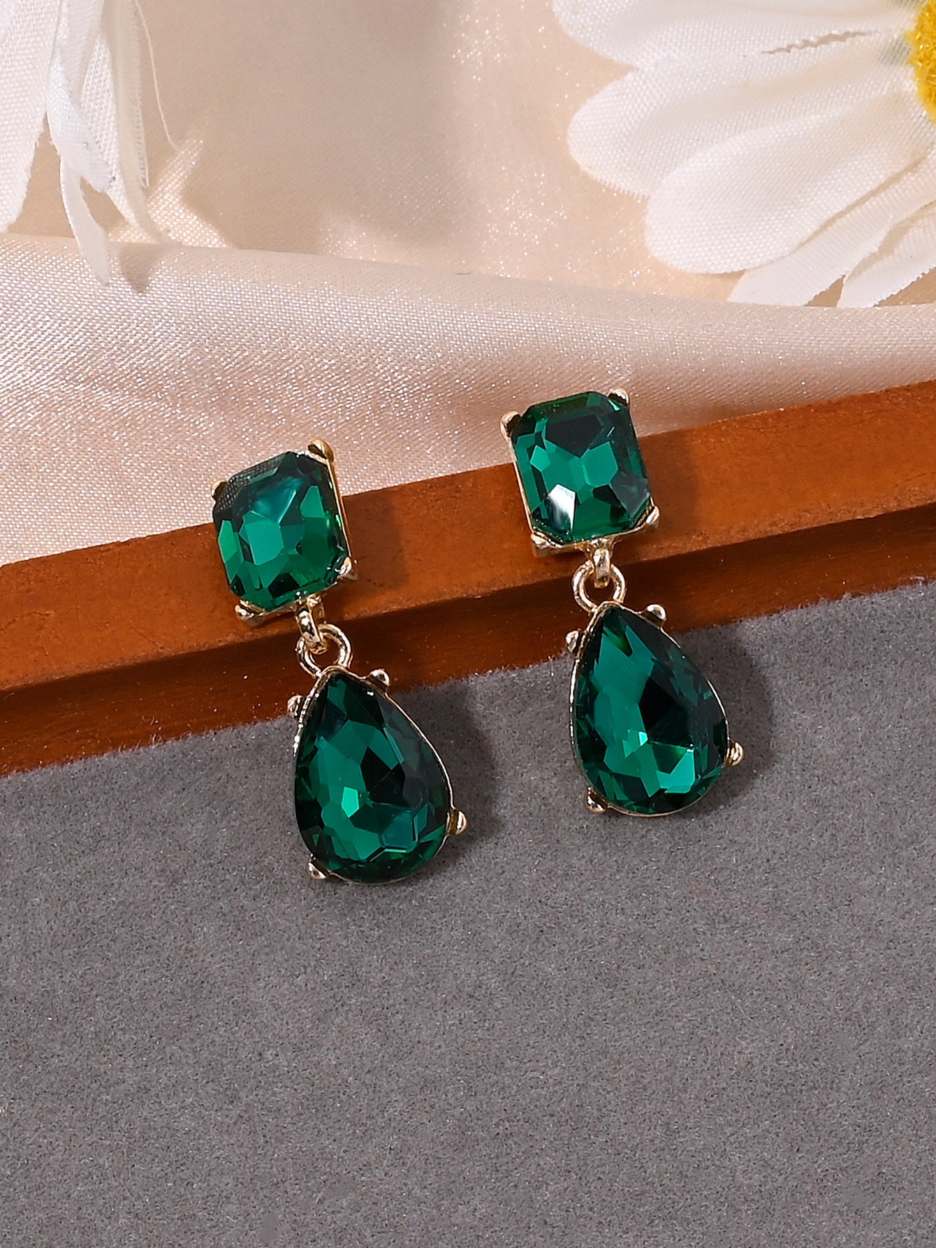 Chic Shimmering Rhinestone Drop Earring Sluxury-lite And Versatile