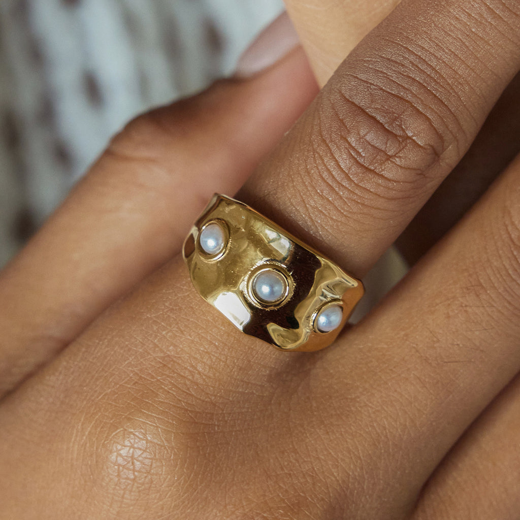 Refined And Elegant 18K Steel Ring With A Pearl Versatile Stainless Steel Jewelry